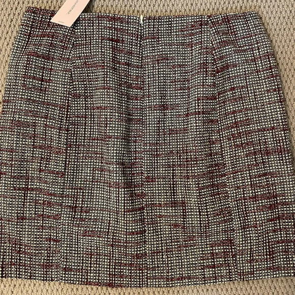 NWT Banana Republic 6P tweed / boucle skirt.  Black, red, ivory.  Front pockets - Picture 7 of 8